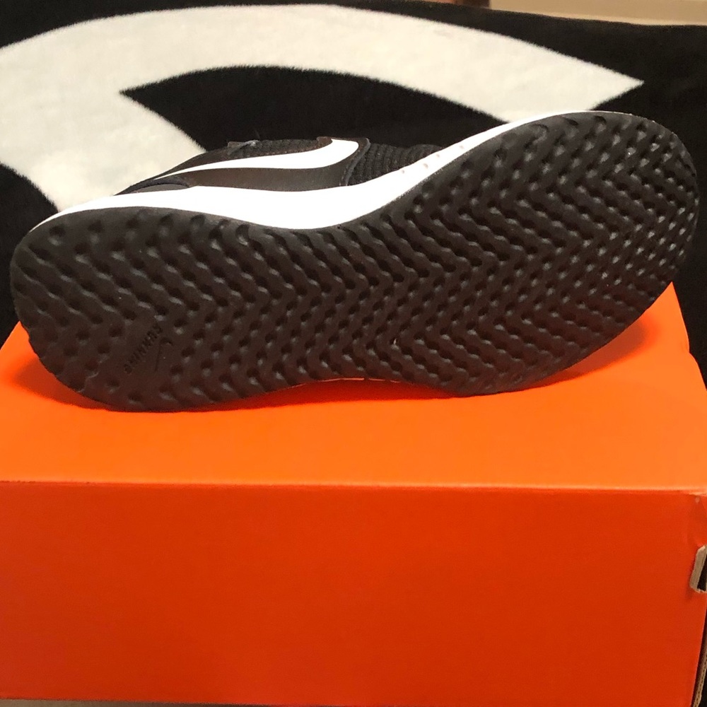 NIKE BOYS SHOES NWT - Picture 5 of 5